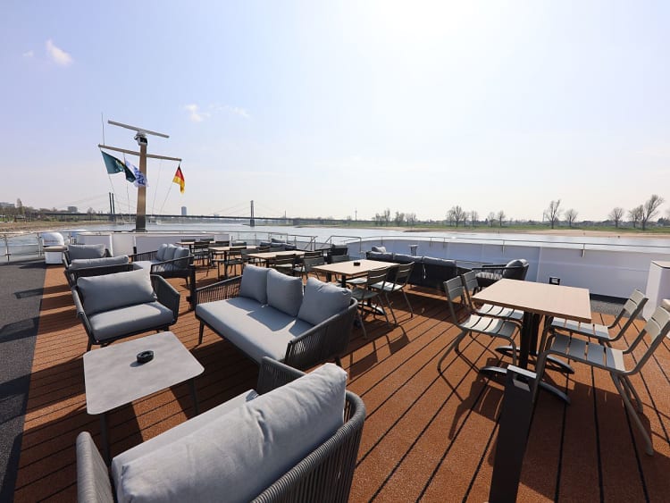 VIVA ONE: Sonnendeck