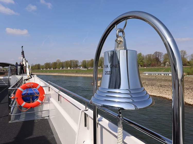 VIVA ONE: Sonnendeck mit Rettungsring