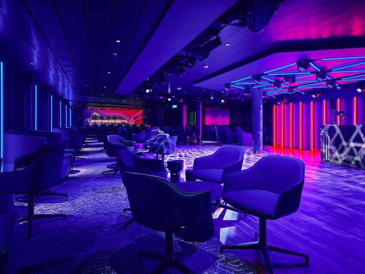 Mein Schiff Relax: D4 - Club & Lounge