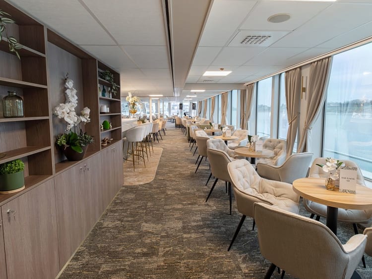 DCS Amethyst 1: Panoramalounge