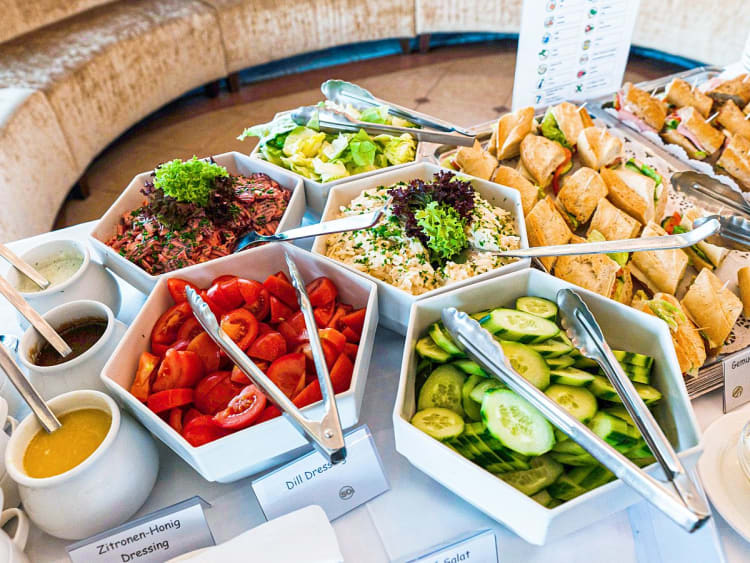 DCS Amethyst 2: Reichhaltiges Snackbuffet