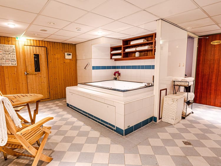 DCS Amethyst 2: Wellnessbereich
