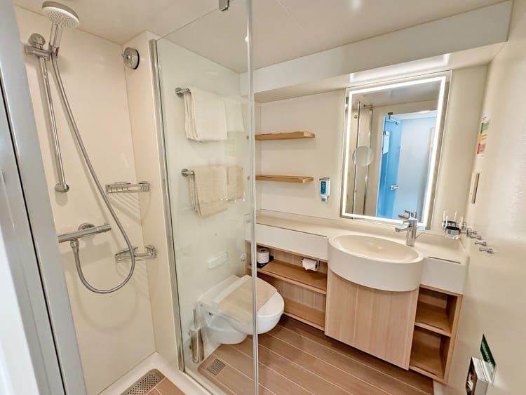 AIDAcosma: Kabine - Badezimmer