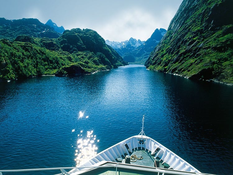Trollfjord: Schiff im Fjord