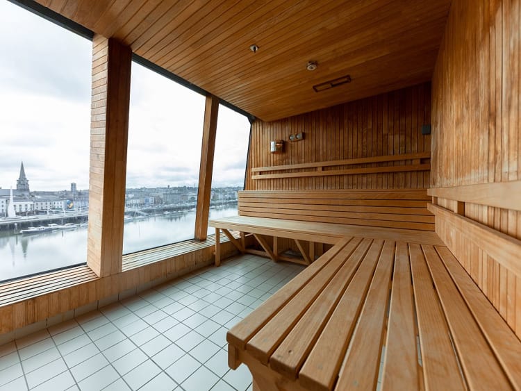 Midnatsol: Sauna an Bord