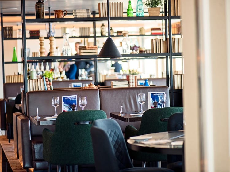 Polarlys: Restaurant Torget