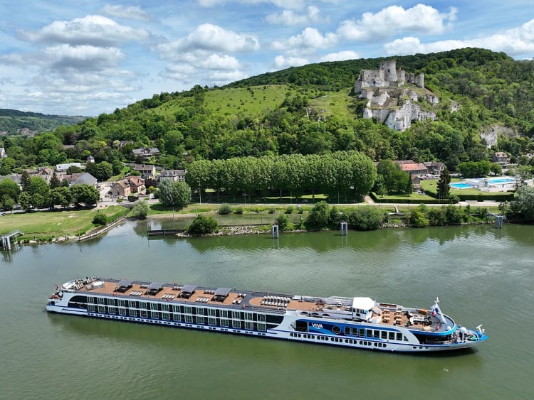 Seine River Cruise Roundtrip from Paris