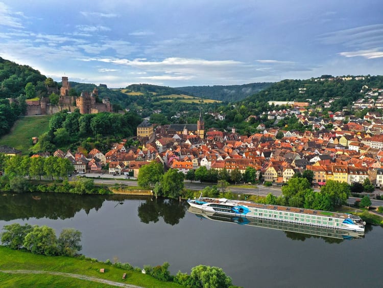 VIVA TIARA: Exterior view of the ship