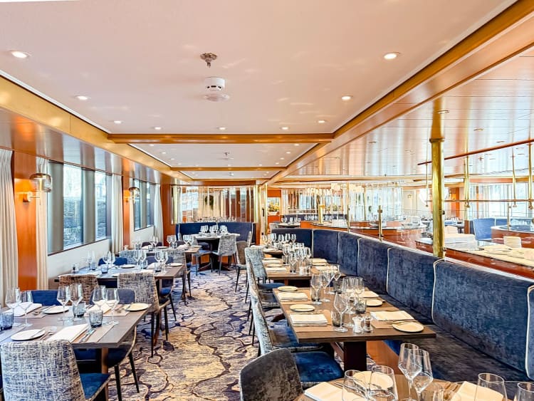 VIVA TIARA: main restaurant Riverside