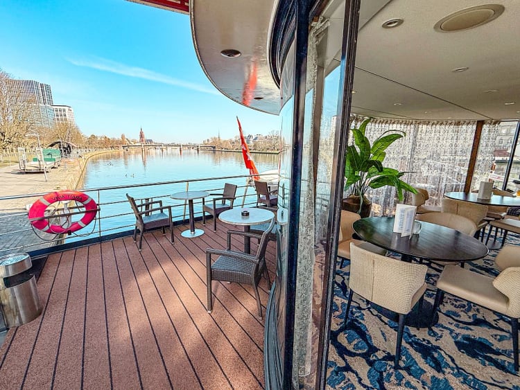 VIVA TIARA: VIVA's Bistro