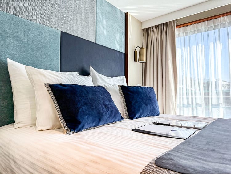 VIVA TIARA: Cabin with French Balcony