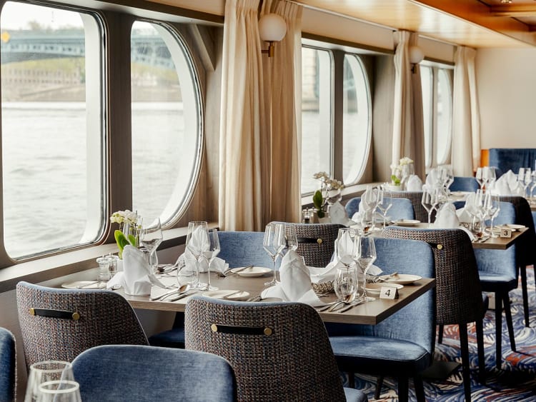Voyage: Hauptrestaurant Riverside