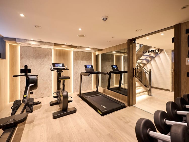 Porto Mirante: Fitnessruimte met loopband, fiets en halters