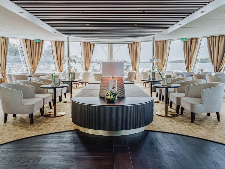 Rousse Prestige: Salon panoramique