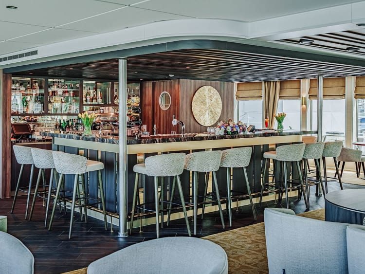 Rousse Prestige: Bar &agrave; l'int&eacute;rieur du salon panoramique