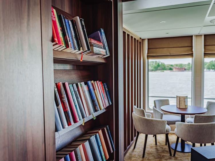 Rousse Prestige: Biblioth&egrave;que sur le pont panoramique