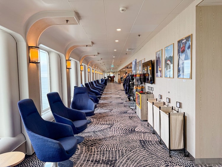 Finnmarken: Lounge auf Deck 4 vor dem Shop
