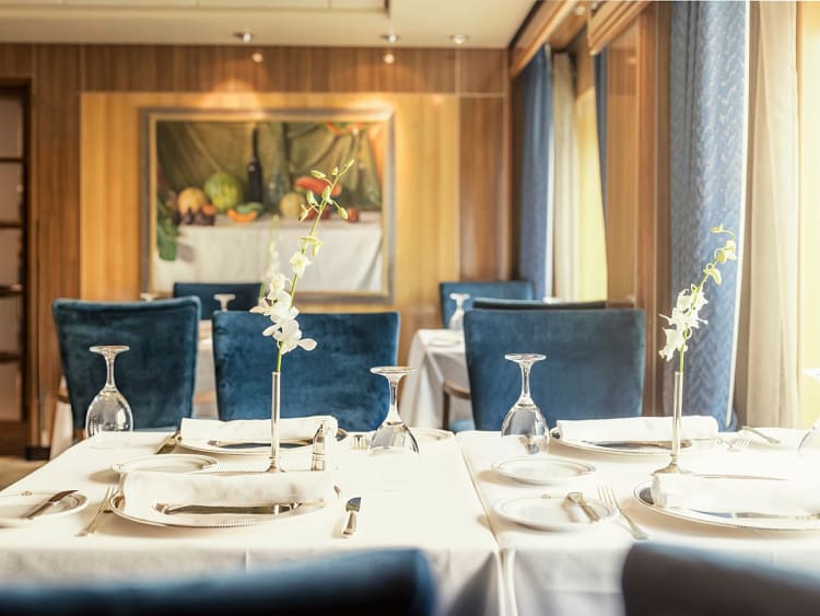 Queen Mary 2: Britannia Club Restaurant auf Deck 2 und 3