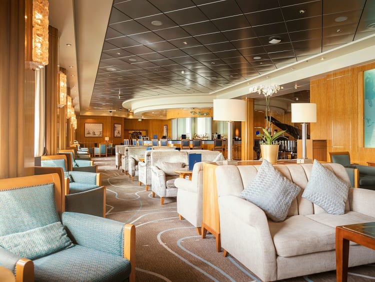 Queen Mary 2: Carinthia Lounge auf Deck 7