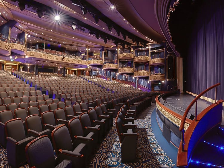 Queen Elizabeth: Royal Court Theatreauf Deck 1 und 2