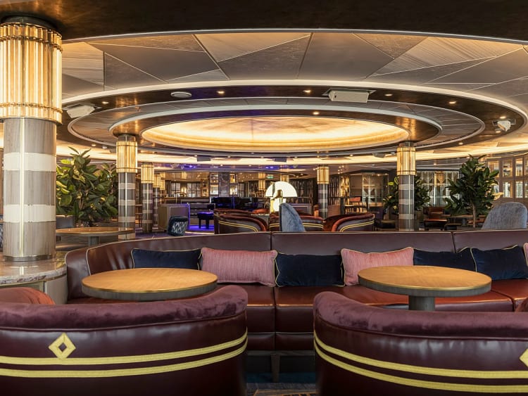 Queen Anne: Commodore Club auf Deck 12