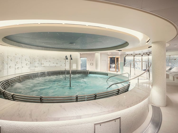Queen Anne: Mareel Spa auf Deck 1 Whirlpool