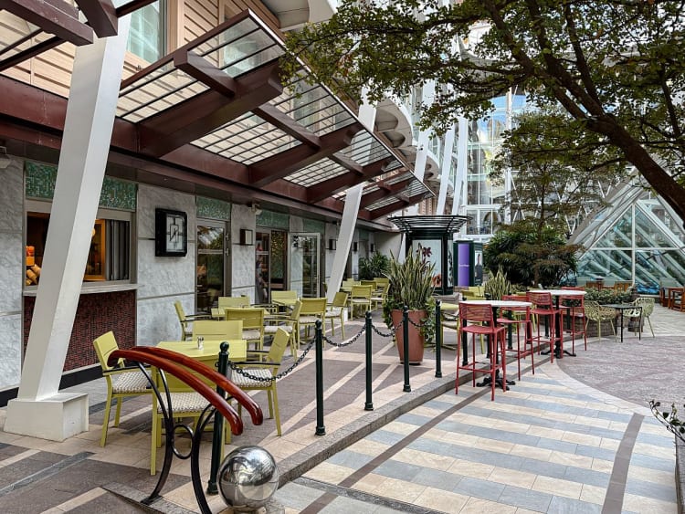 Allure of the Seas: Restaurant im Central Park