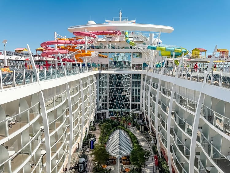 Allure of the Seas: Central Park und Wasserrutschen