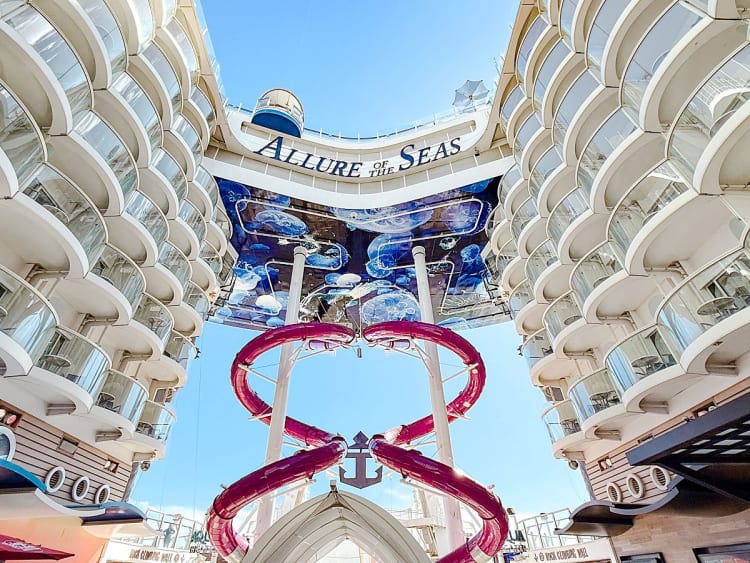 Allure of the Seas: Rutsche The Ultimate Abyss Blick von unten