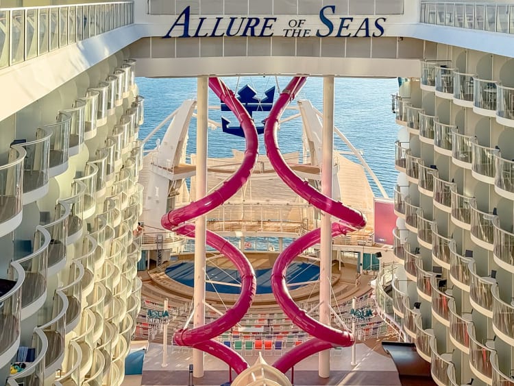 Allure of the Seas: Trockenrutsche The Ultimate Abyss