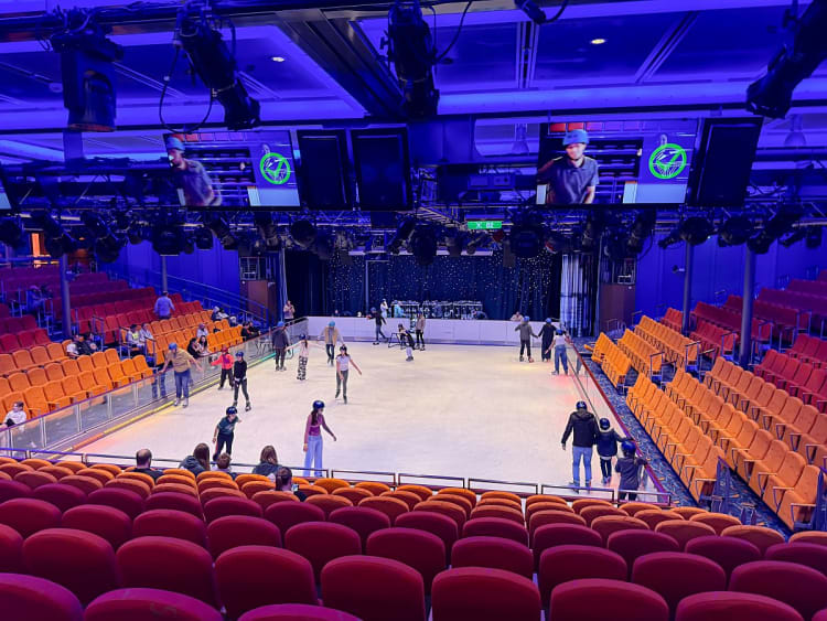 Allure of the Seas: Eislaufbahn Studio B
