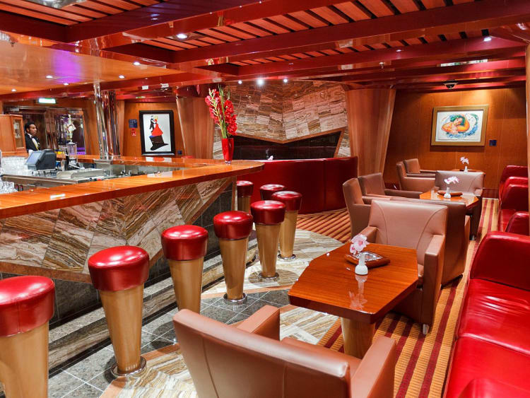 Costa Favolosa: Classico Montespan, Zigaretten lounge auf Deck 5