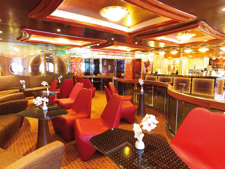 Costa Favolosa: Cafeteria Porta d'Oro auf Deck 5