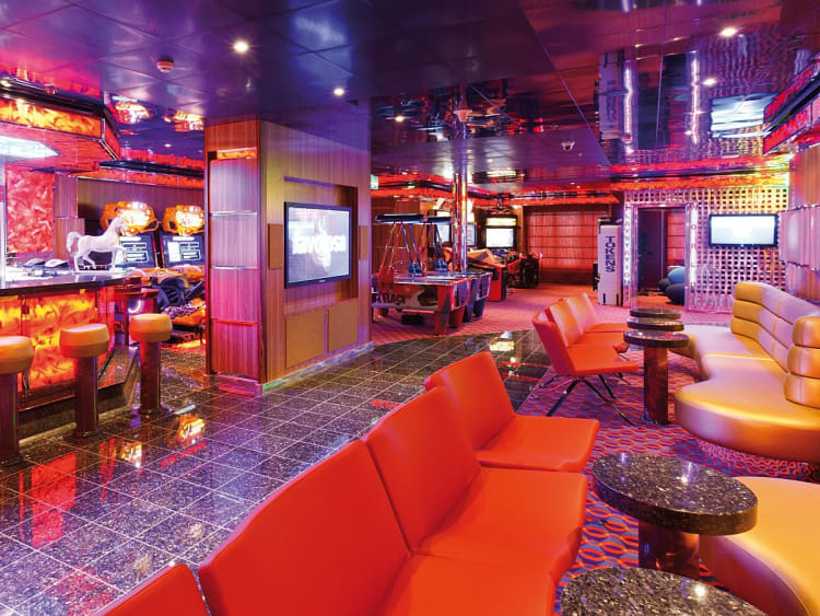 Costa Favolosa: Club Cavallo Bianco auf Deck 5