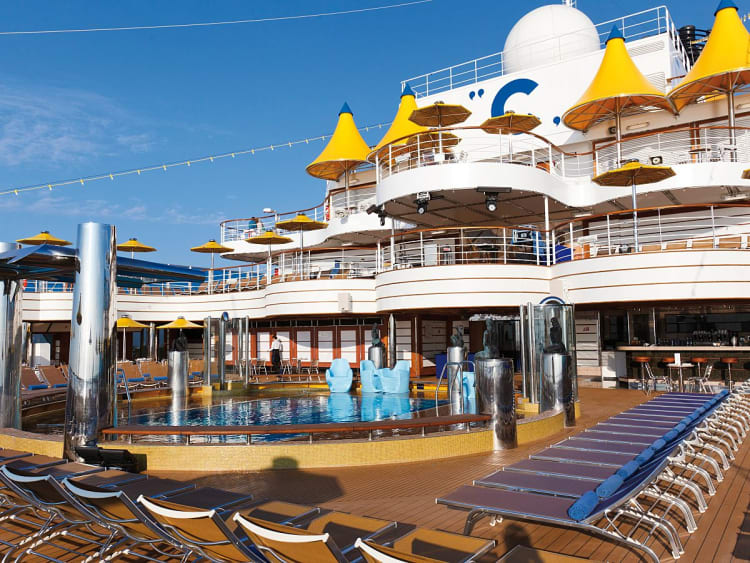 Costa Favolosa: Pool auf Deck 9