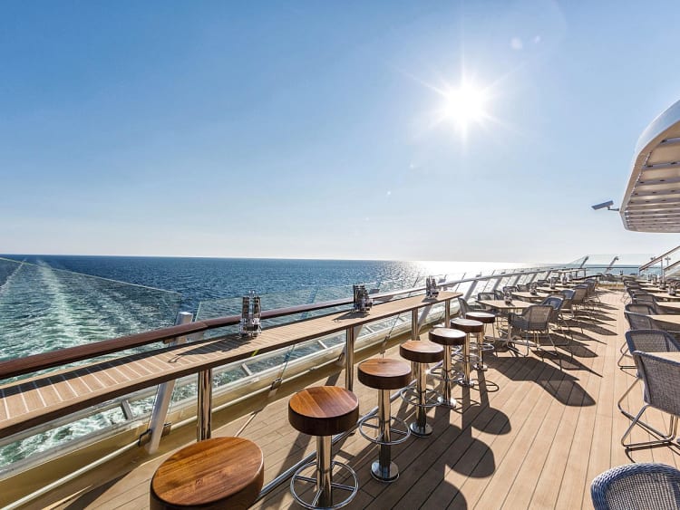 Mein Schiff 4: Ackermannsplatz Terasse auf Deck 12