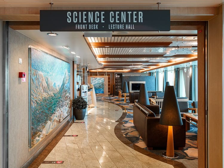 Fram: Eingang zum Science Center auf Deck 4