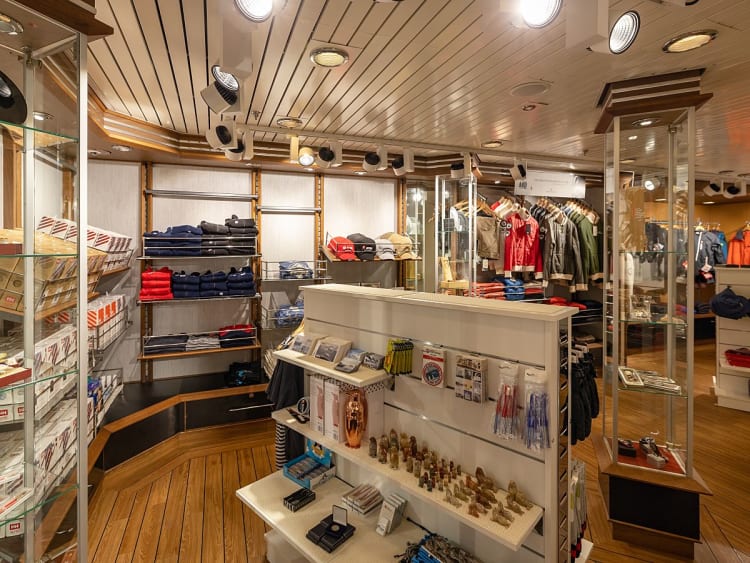 Fram: Kleidung und Andenken Shop auf Deck 4