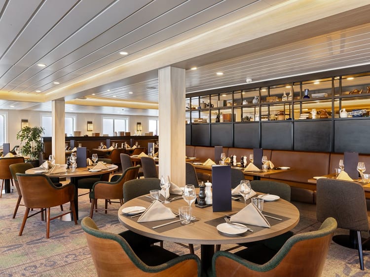 Spitsbergen: Restaurant Aune auf Deck 5