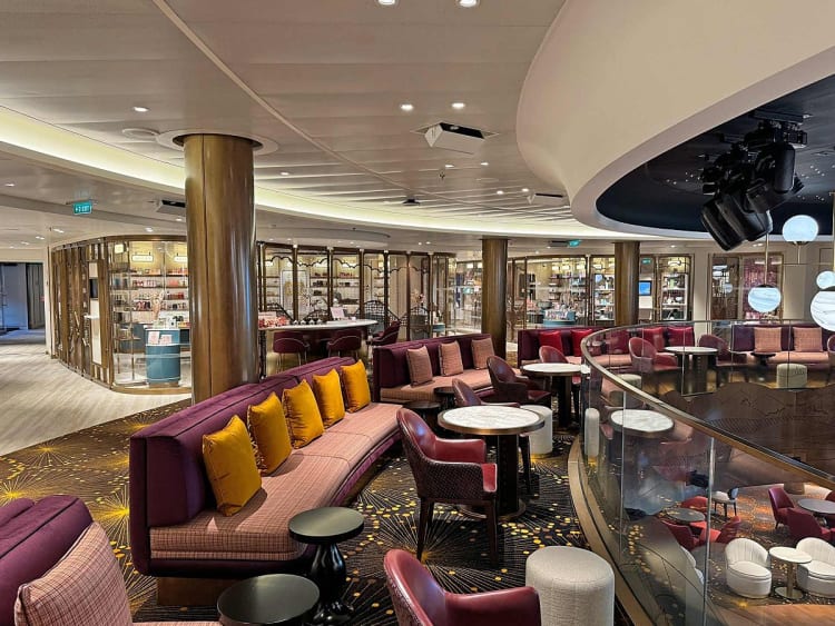 Queen Anne: Sitzbereich &uuml;ber dem Queens Room, Shops