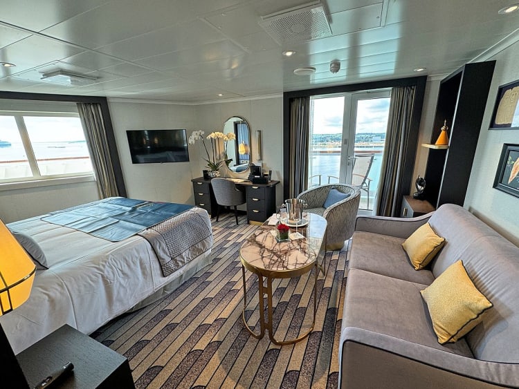 Queen Anne: Kabine mit Balkon und Fenster