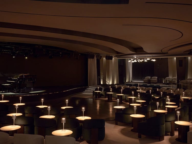 EXPLORA I: Journeys Lounge auf Deck 4