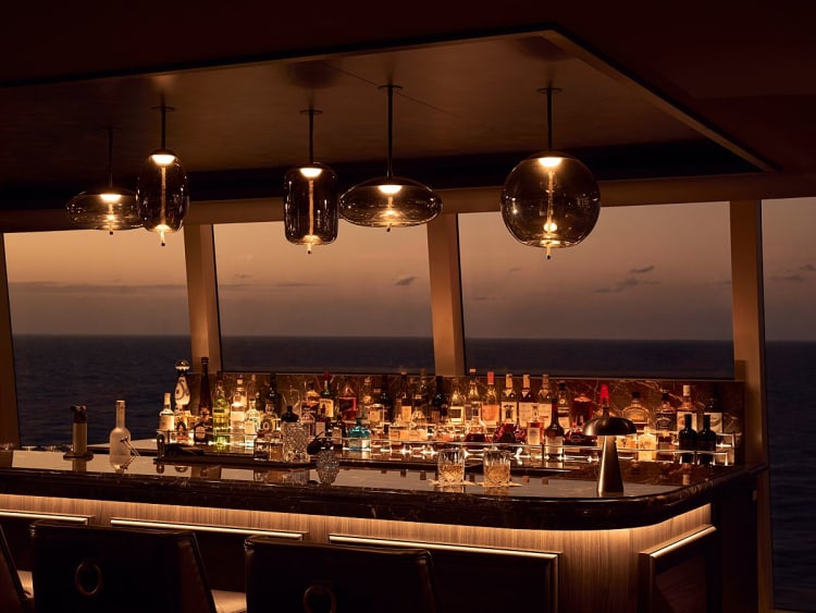 EXPLORA II: Malt Whisky Bar auf Deck 11