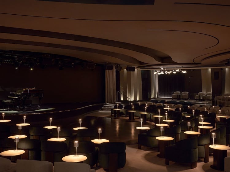 EXPLORA II: Journeys Lounge auf Deck 4