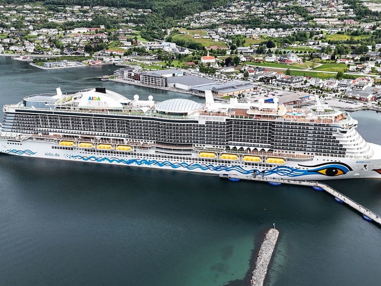 AIDAnova: Au&szlig;enansicht