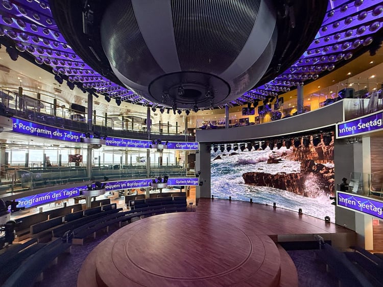 AIDAnova: Theatrium auf Deck 6