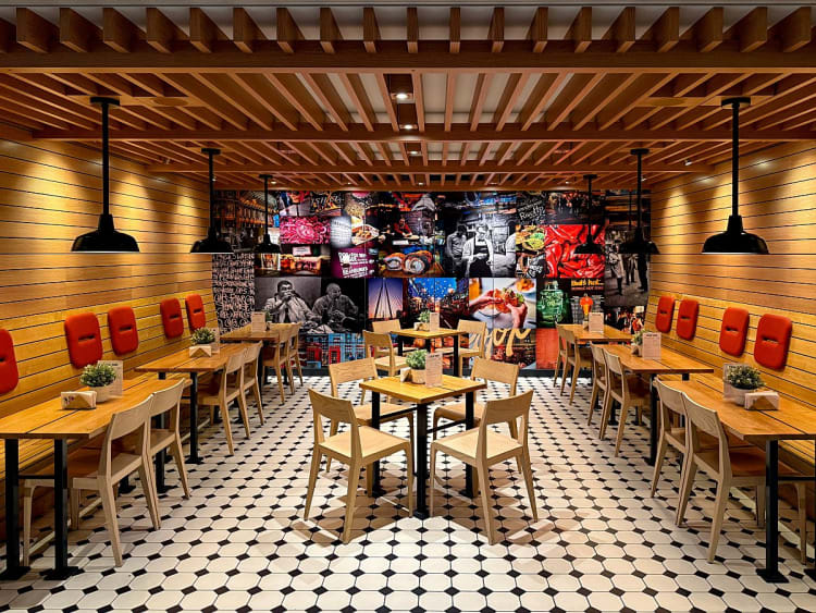 AIDAnova: Street Food auf Deck 7