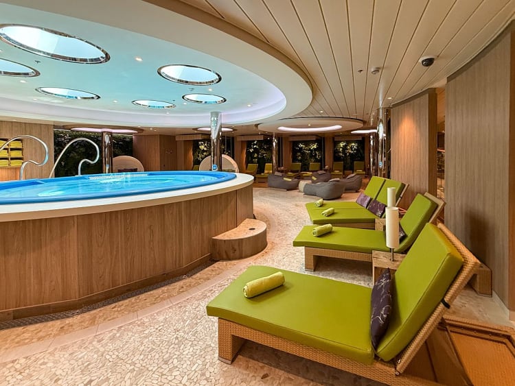 AIDAnova: Body & Soul Whirlpool auf Deck 8