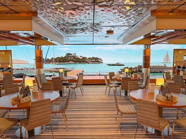 AIDAnova: Yachtclub auf Deck 7