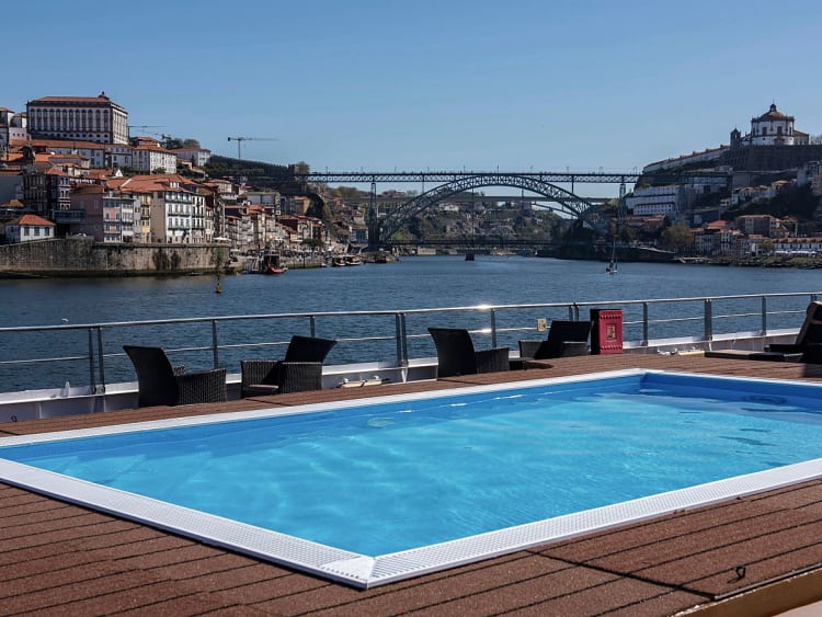 Douro Spirit: Pool auf dem Sonnendeck